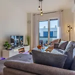 Jelena Apt.
